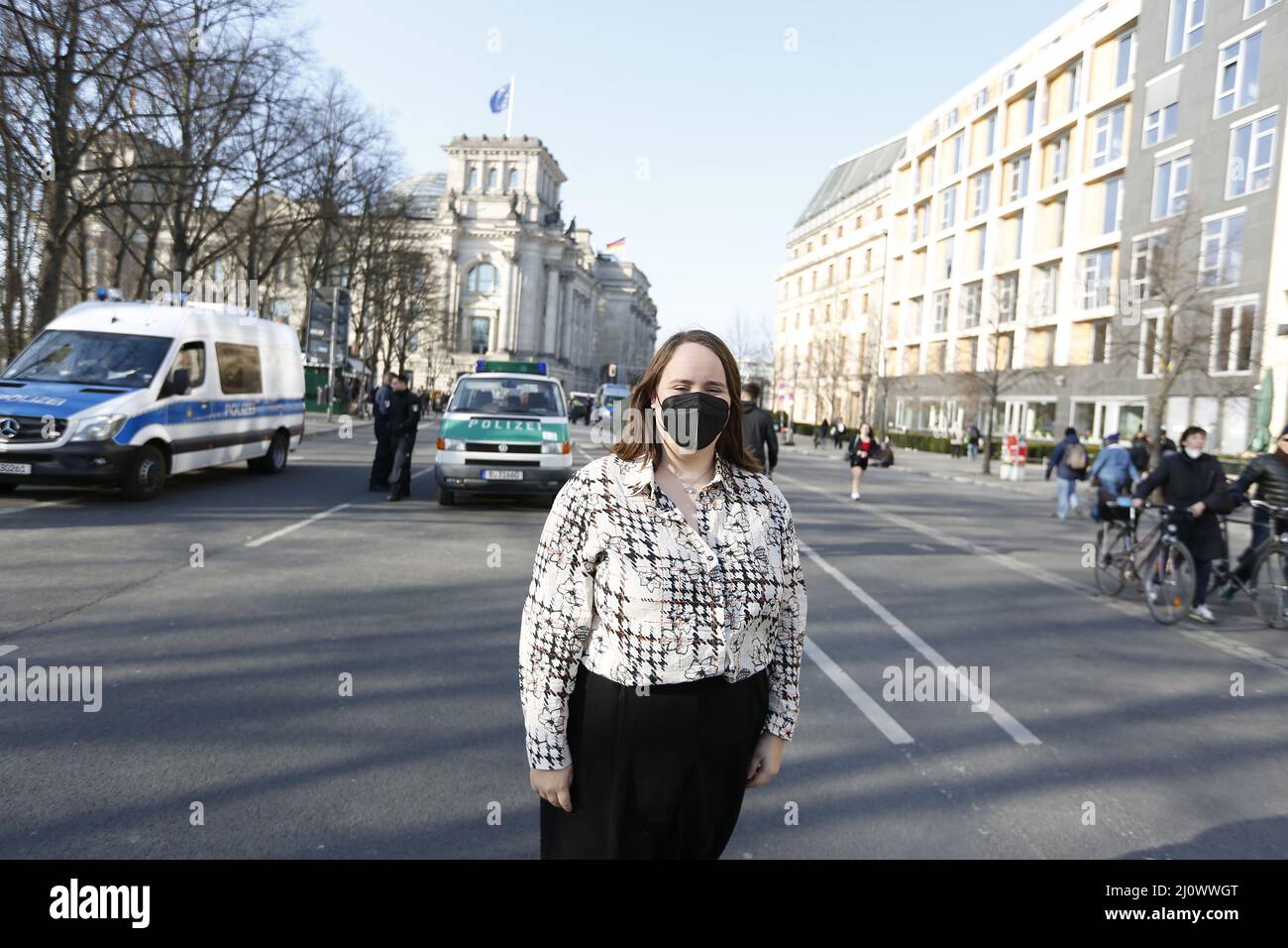 Berlin, Berlin Mitte, Allemagne. 20th mars 2022. Ricarda Lang au rassemblement de solidarité « la paix » à la porte de Brandebourg. Ricarda Lang est un homme politique allemand et membre du Bundestag allemand. Elle est porte-parole de la politique des femmes pour Bündnis 90/Die Grünen et a été élue présidente fédérale de son parti avec Omid Nouripour (Credit image: © Simone Kuhlmey/Pacific Press via ZUMA Press Wire) Banque D'Images