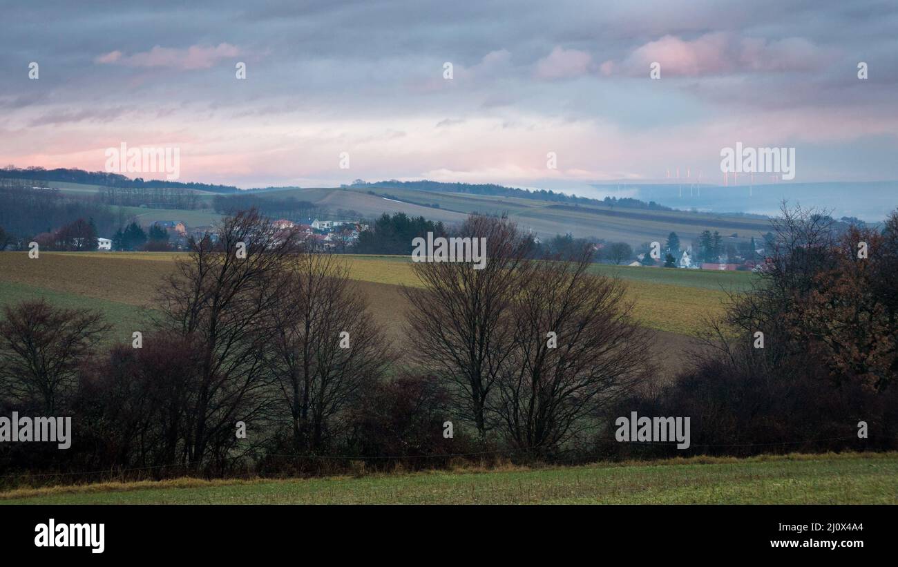 Village de Ritzing Burgenland avec nuages de l'après-midi dans le ciel Banque D'Images