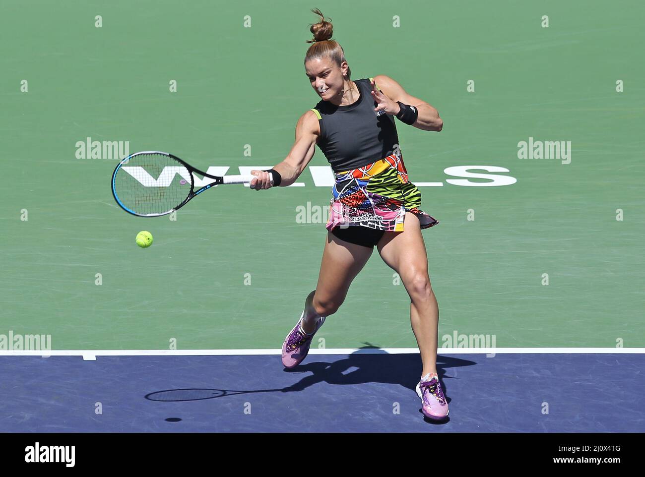 Indian Wells, États-Unis. 21st mars 2022. Maria Sakkari, de Grèce, a tiré un coup de feu lors de son match final féminin contre IGA Swiatek, de Pologne, à l'Open BNP Paribas à Indian Wells, Californie, le dimanche 20 mars 2022. Swiatek a battu Sakkari 6-4, 6-1 pour remporter le championnat et son troisième tournoi WTA 1000. Photo de David Silpa/UPI crédit: UPI/Alay Live News Banque D'Images