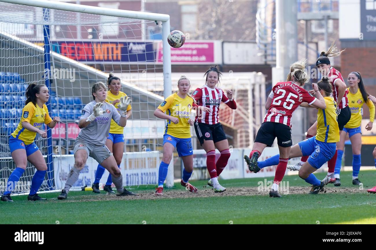 Chesterfield, Angleterre, le 20th mars 2022. Sophie Bradley-Auckland, de Sheffield Utd (25), marque le but d'ouverture lors du match du championnat FA des femmes au stade technique de Chesterfield. Crédit photo devrait se lire: Andrew Yates / Sportimage crédit: Sportimage / Alay Live News Banque D'Images