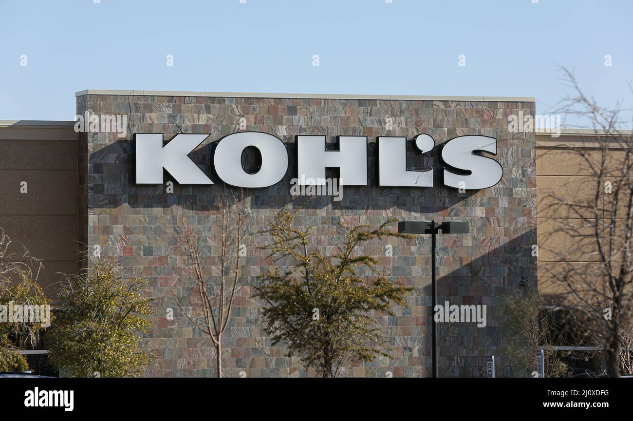 North Las Vegas, États-Unis. 20th mars 2022. Le logo de Kohl est visible à l'extérieur de leur magasin. Kohl est la plus grande chaîne de grands magasins aux États-Unis avec plus de 1100 magasins dans 49 États. Kohl's Corporation (KSS) a annoncé avoir été en contact avec plus de 20 acheteurs potentiels, montrant un grand intérêt pour la plus grande chaîne de grands magasins aux États-Unis. Crédit : SOPA Images Limited/Alamy Live News Banque D'Images
