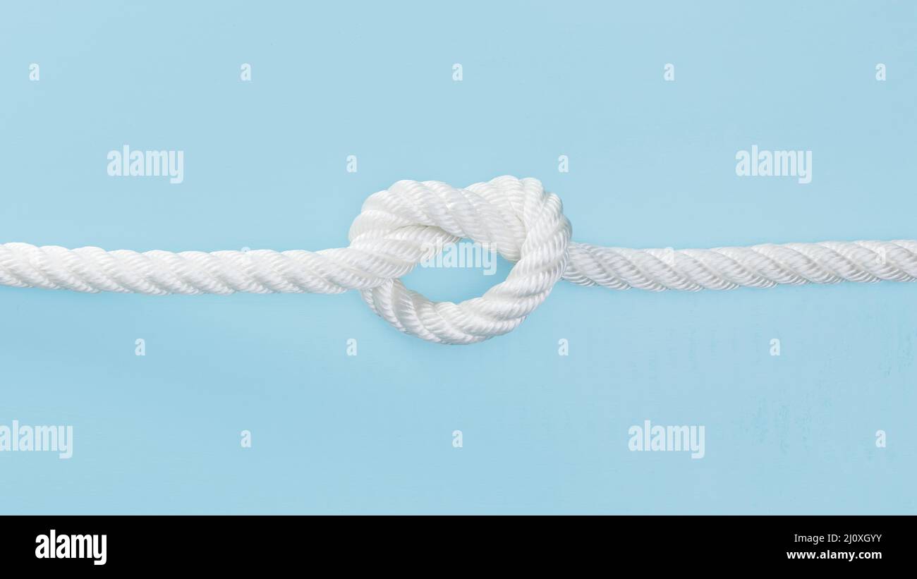 Corde solide blanche avec nœud. Photo de haute qualité Banque D'Images