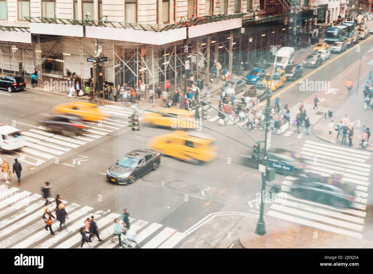 Il y a beaucoup de monde à la jonction des voitures. Concept de photo de haute qualité Banque D'Images