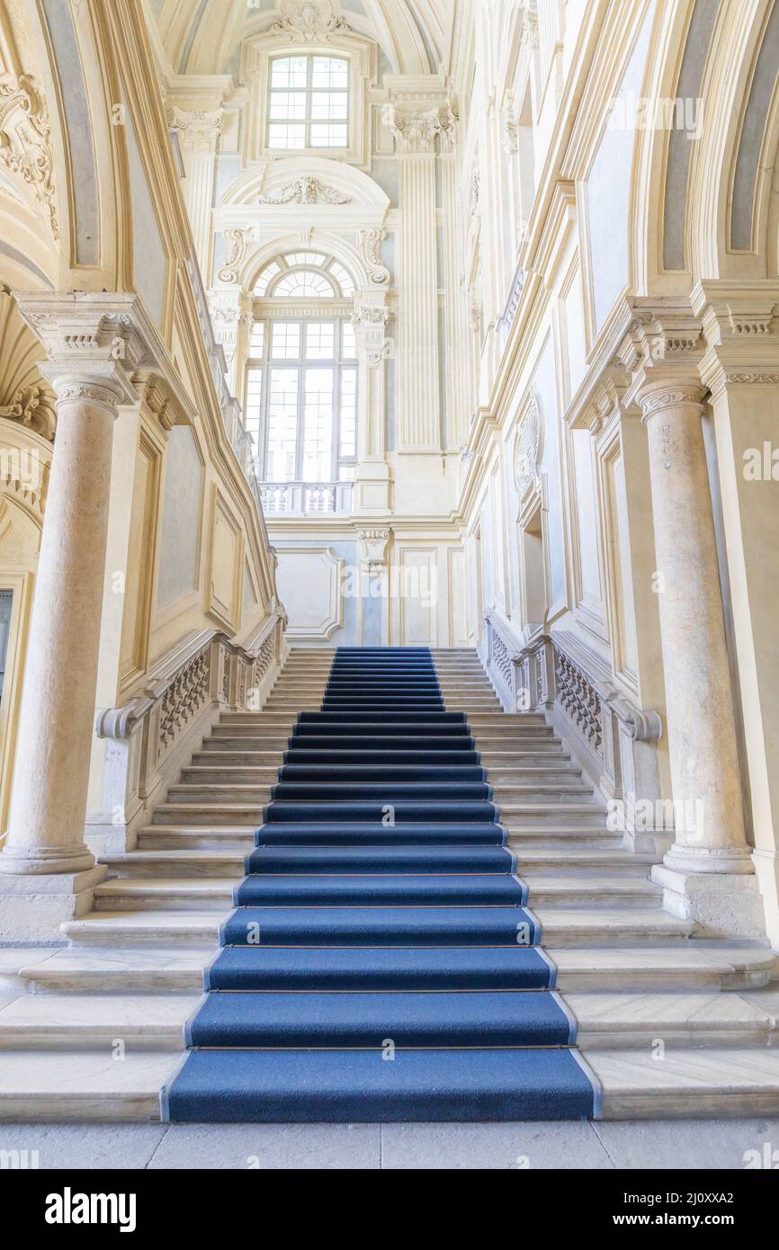 Le plus bel escalier baroque d'Europe situé à Madama Palace (Palazzo Madama), Turin, Italie.Intérieur avec luxe mar Banque D'Images