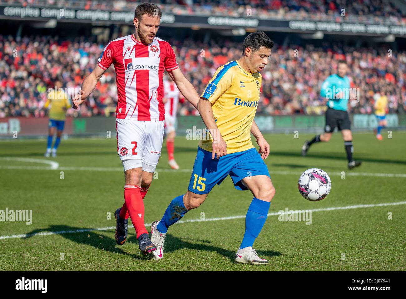 Aalborg, Danemark. 20th mars 2022. Blas Riveros (15) de Broendby IF et Kristoffer Pallesen (2) d'AAB vu pendant le match Superliga de 3F entre Aalborg Boldklub et Broendby IF au parc Aalborg Portland à Aalborg. (Crédit photo : Gonzales photo/Alamy Live News Banque D'Images