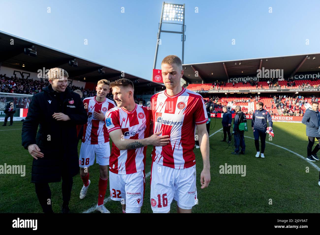 Aalborg, Danemark. 20th mars 2022. Casper Gedsted (32) et Magnus Christensen (16) d'AAB vu après le match Superliga de 3F entre Aalborg Boldklub et Broendby IF au parc Aalborg Portland à Aalborg. (Crédit photo : Gonzales photo/Alamy Live News Banque D'Images