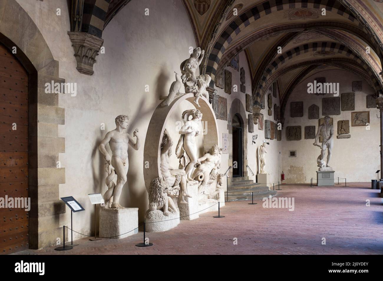 Fontaine pour la SALA Grande Sculpture dans la cour au Musée Bargello Florence Italie Banque D'Images