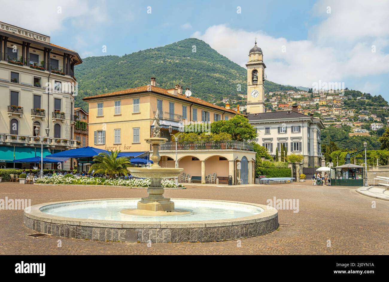 Front de mer de Cernobbio au lac de Côme vu du lac, Lombardie, Italie Banque D'Images