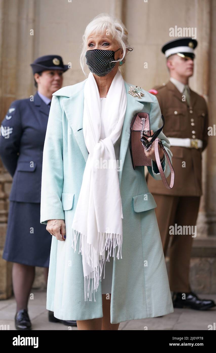 Debbie McGee arrivant pour le service de Thanksgiving pour la petite Dame des Forces Vera Lynn à l'abbaye de Westminster, Londres. Le chanteur et animateur a soulevé l'esprit des gens pendant la Seconde Guerre mondiale avec des chansons, y compris nous rencontrerons à nouveau et les falaises blanches de Douvres. Elle est décédée en juin 2020, âgée de 103 ans. Date de la photo: Lundi 21 mars 2022. Banque D'Images