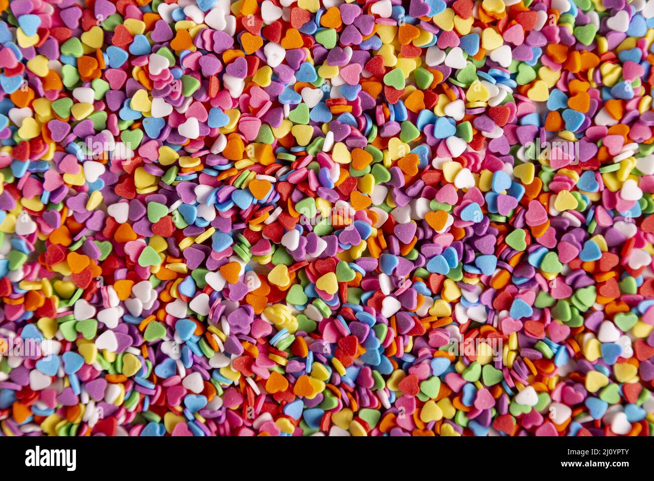 Plat en forme de coeur coloré pour bonbons. Photo de haute qualité Banque D'Images