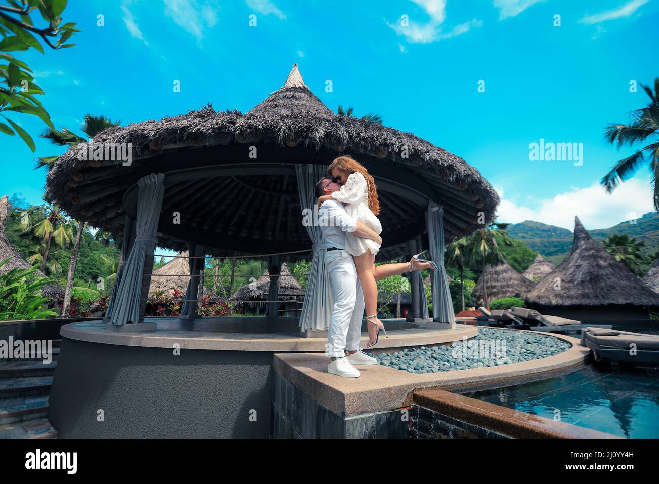 Deux amoureux dans un luxueux hôtel tropical, Seychelles Banque D'Images