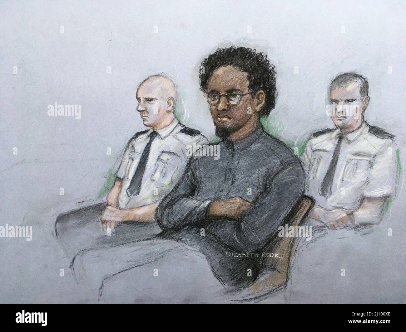 Croquis de l'artiste de la Cour par Elizabeth Cook d'Ali Harbi Ali au quai de l'Old Bailey à Londres accusé d'avoir poignardé à mort Sir David Amess, le député conservateur de Southend West lors d'une opération de circonscription à Leigh-on-Sea dans l'Essex le 15 octobre. Date de la photo: Lundi 21 mars 2022. Banque D'Images