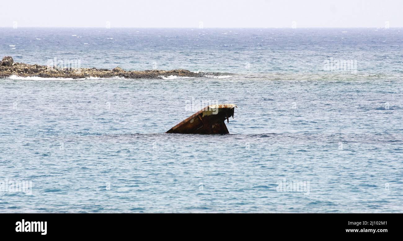 Bateau abandonné et ancré dans le port de Los Mármoles après une clôture, Arrecife, Lanzarote, îles Canaries, Espagne, Europe Banque D'Images