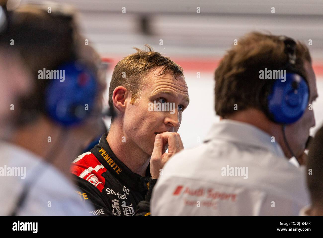 David Reynolds dans le garage de la fosse lors de la course 2 du Fanatec GT World Challenge Australia au circuit du Grand Prix de Phillip Island. (Photo de George Hitchens / SOPA Images / Sipa USA) Banque D'Images