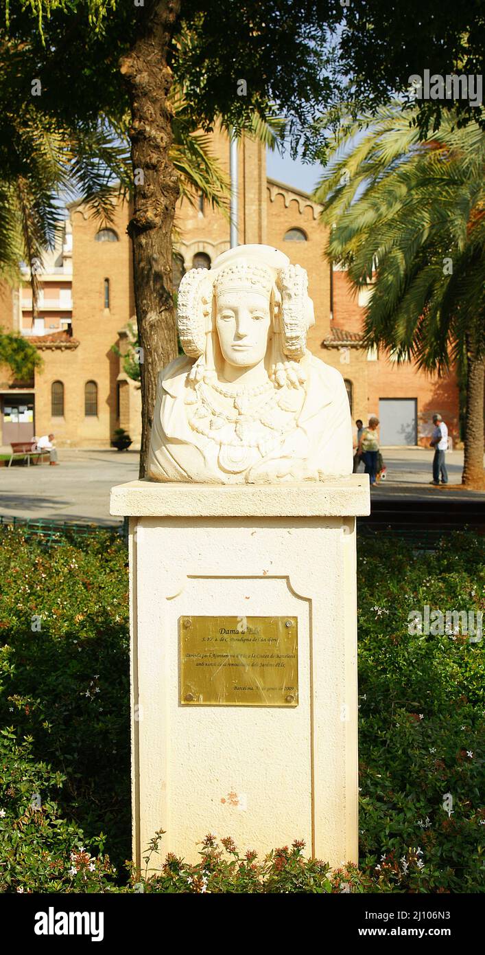 Réplique de la Dame d'Elche sur la Plaza de Elche, Barcelone, Catalogne, Espagne, Europe Banque D'Images