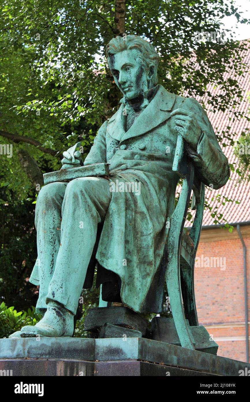 Photo verticale de la statue du grand philosophe Soren Kierkegaard, Copenhague, Danemark Banque D'Images