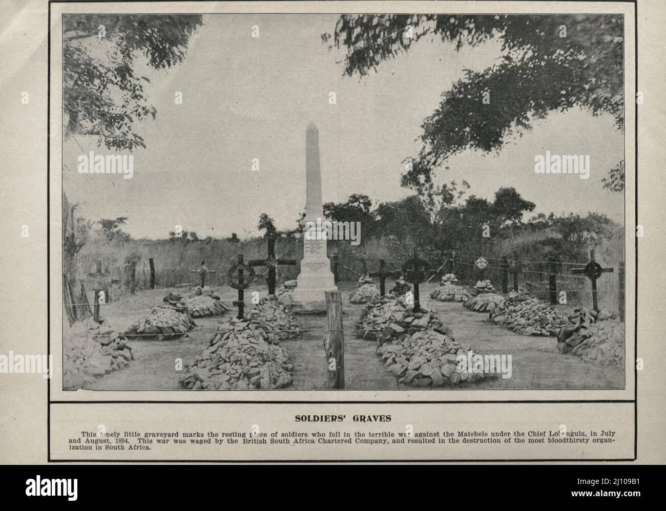 Des guerres contre la Matebele (Ndebele) Chef Lobengula en juillet et août 1894 Photographie noir et blanc du livre « Afrique du Sud; son histoire, ses héros et ses guerres » par William Douglas Mackenzie, et Alfred Stead, éditeur Chicago, Philadelphie : Monarch Book Company en 1890 Banque D'Images