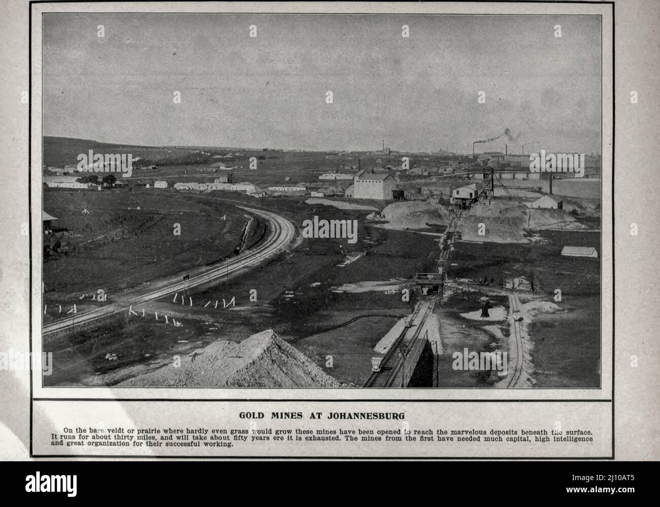 Mines d'or à Johannesburg Photographie noir et blanc du livre « Afrique du Sud; son histoire, ses héros et ses guerres » de William Douglas Mackenzie, et Alfred Stead, éditeur Chicago, Philadelphie : Monarch Book Company en 1890 Banque D'Images