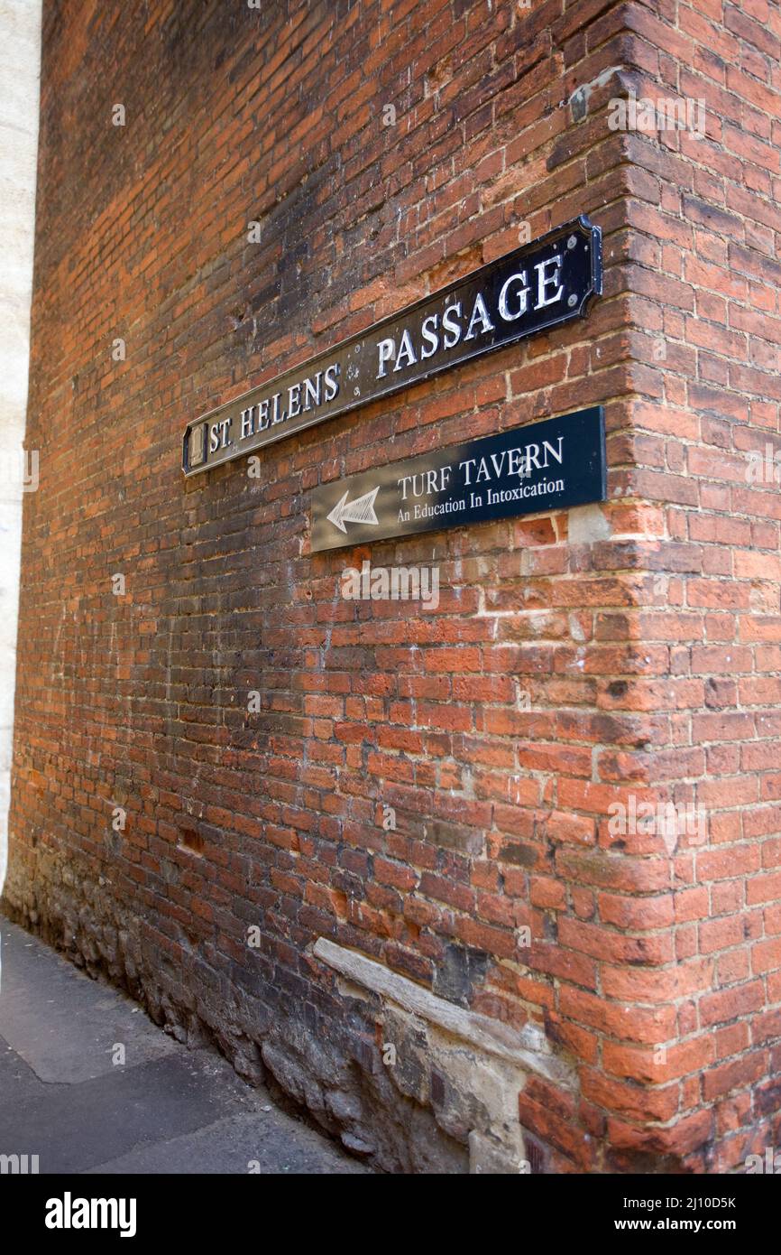 Passage de St Helens menant au pub Turf Tavern datant de 13th ans, Oxford, Angleterre Banque D'Images