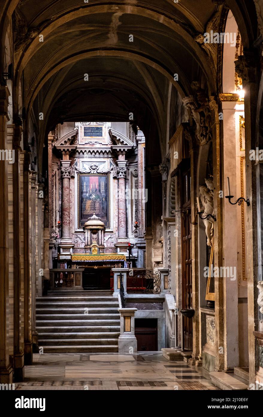 Rome, Italie - 27 mai 2018 : allée de la basilique Saint-Marc Evangelist, San Marco Evangelista al Campidoglio sur la place de Venise Piazza Venezia i Banque D'Images
