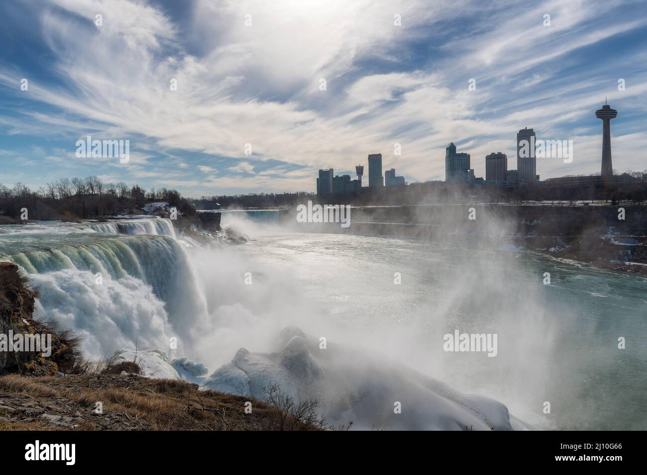 Côté américain des chutes du Niagara en hiver Sunny Morning. Banque D'Images