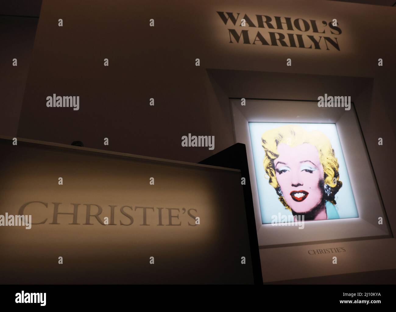 New York, États-Unis. 21st mars 2022. « Hot Sage Blue Marilyn » d'Andy Warhol est exposé après une annonce qu'il sera mis aux enchères chez Christie's le lundi 21 mars 2022 à New York. L'emblématique portrait en soie d'Andy Warhol de Marilyn Monroe, star d'Hollywood, est sur le bloc pour $200 millions, un record demandant le prix de n'importe quelle peinture de 20th siècle. Photo de John Angelillo/UPI crédit: UPI/Alay Live News Banque D'Images