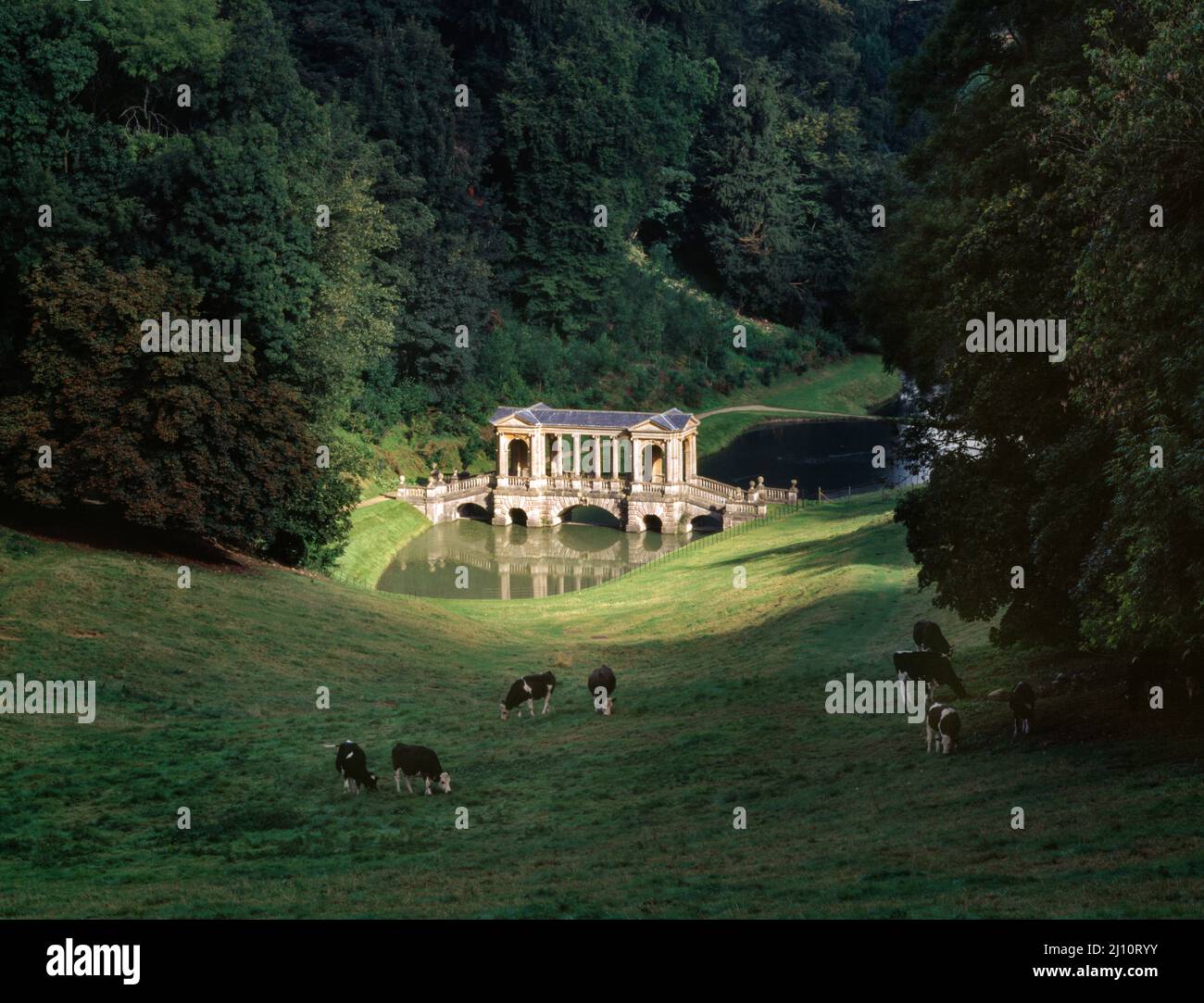 Bath, Prior Park, Blick vom Schloß über die palladianische Brücke Banque D'Images