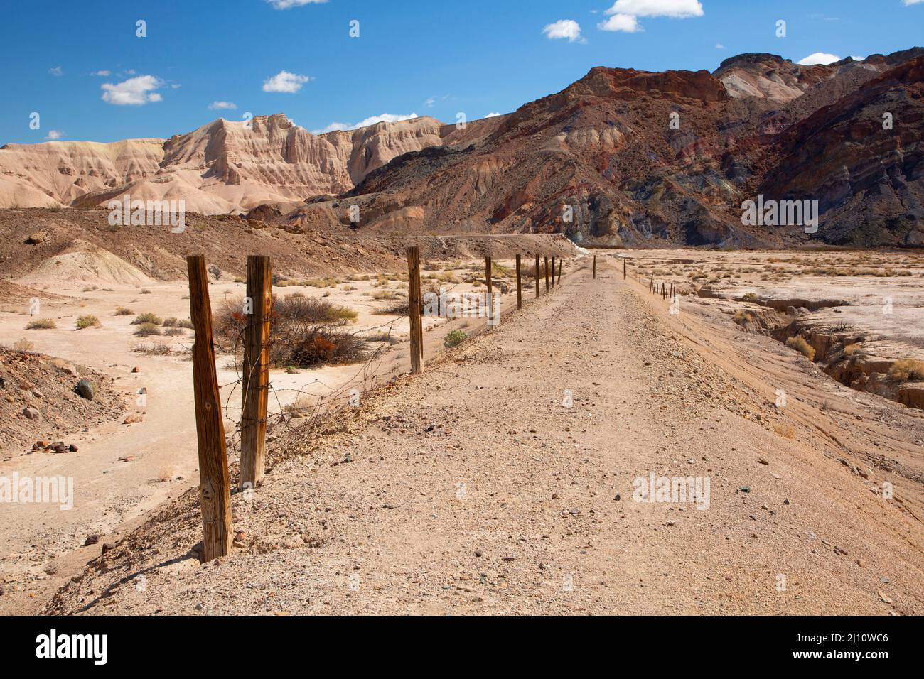 Les ruines du chemin de fer de Tonopah et Tidewater le long du sentier de la rivière Amargosa, de la zone naturelle de la rivière Amargosa, de la rivière Amargosa Wild et de la rivière Scenic, de Barstow Field Office Bur Banque D'Images