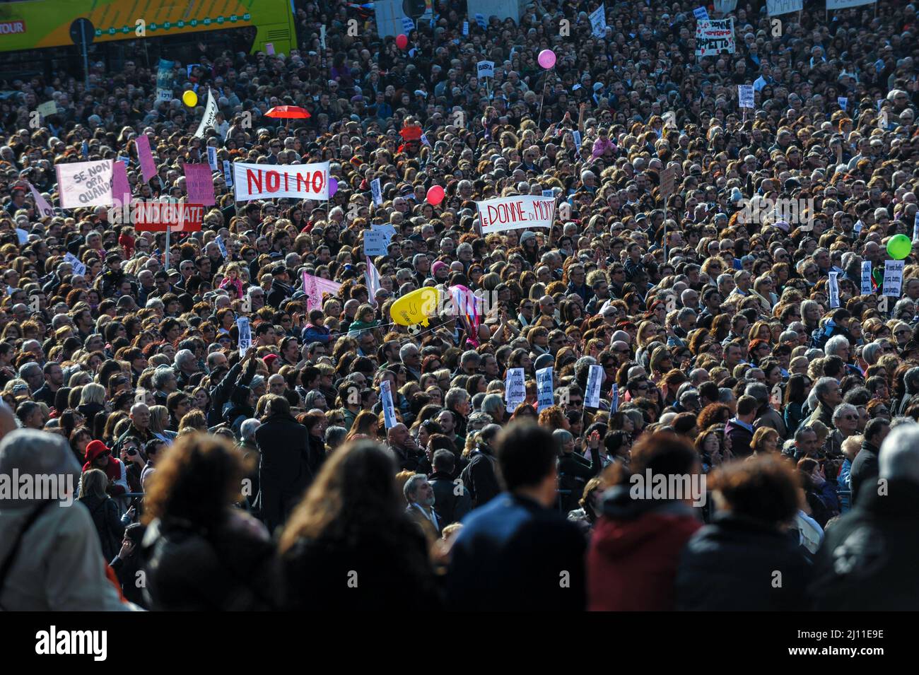 Rome, Italie 13/02/2011: 'E non ora quando?' Manifestation pour le respect des femmes. Piazza del Popolo. ©Andrea Sabbadini Banque D'Images