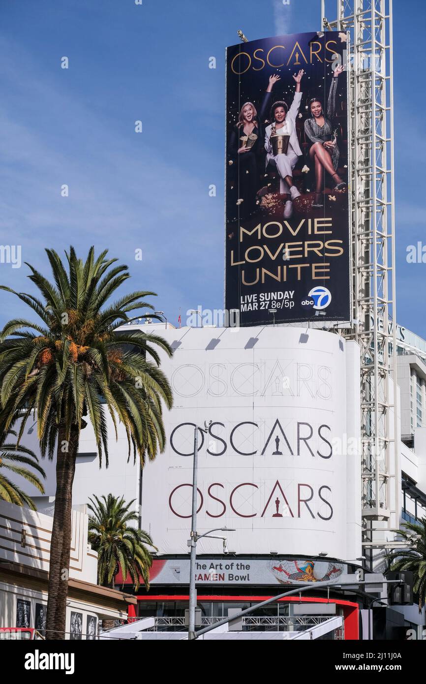 Los Angeles, Californie, États-Unis. 21st mars 2022. L'affiche Oscar est visible à l'extérieur du Hollywood & Highland Center, le 21 mars 2022 à Los Angeles. (Image de crédit : © Ringo Chiu/ZUMA Press Wire) Banque D'Images