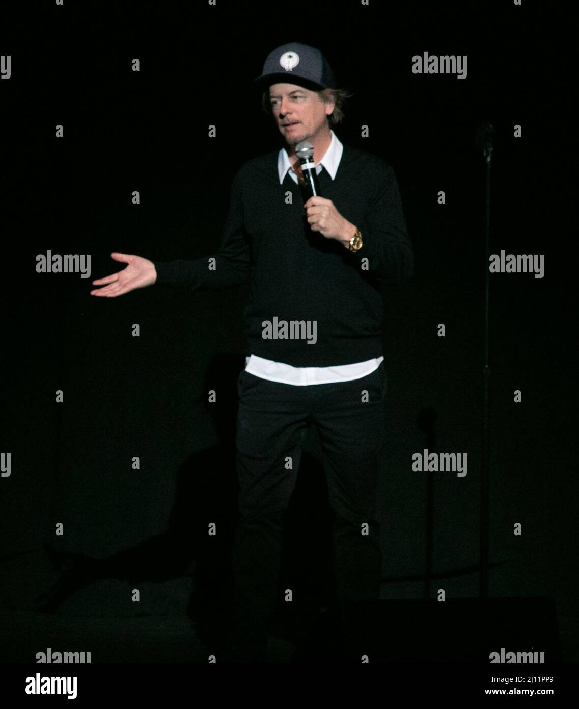 19 mars 2022, San Diego, CA, États-Unis d'Amérique: Acteur, comédien de  stand-up, animateur de télévision, et l'écrivain David Spade se produit au  Balboa Theatre à San Diego, Californie le samedi 19th mars