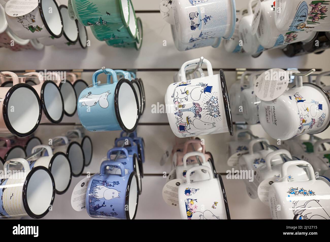Tasse à thème Moomins dans une boutique Banque D'Images