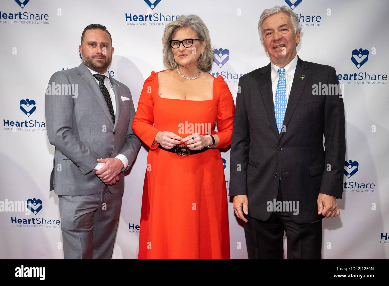(G-D) les honorés de HeartShare Michael W. Castellano, Cynthia McFadden et Douglas P. Catalano, Esq. Assistent au gala du printemps 2022 de HeartShare à la salle Ziegfeld à New York, New York, le 21 mars 2022. (Photo de Gabriele Holtermann/Sipa USA) Banque D'Images
