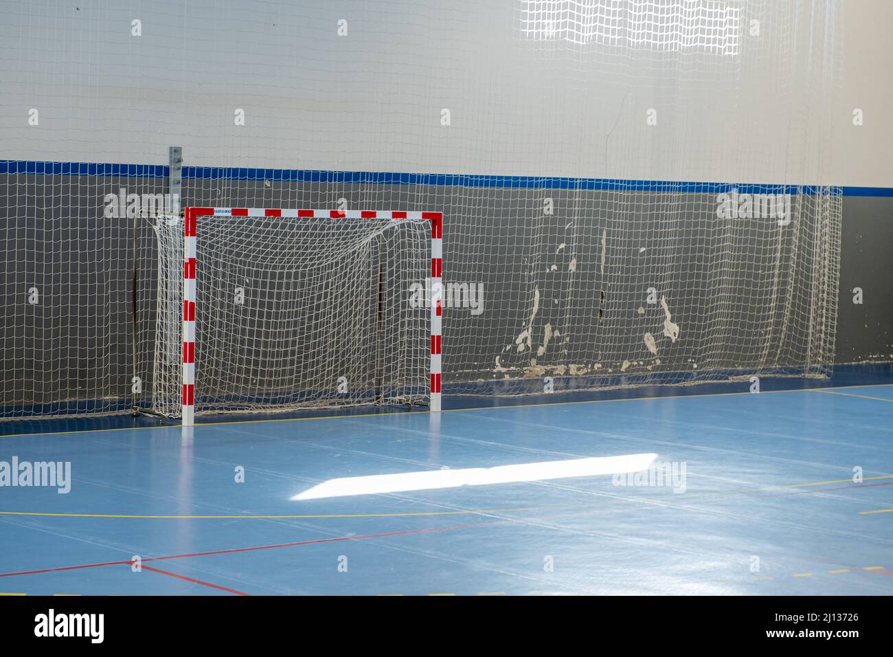 Porte pour le mini-football, le futsal à l'intérieur et le handball dans un terrain de sport moderne Banque D'Images
