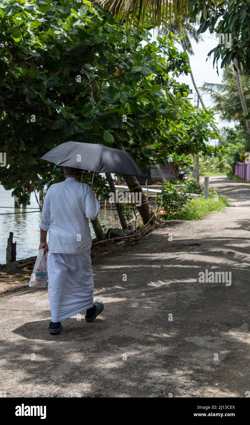 Un homme local à Kerala, en Inde Photo Stock - Alamy