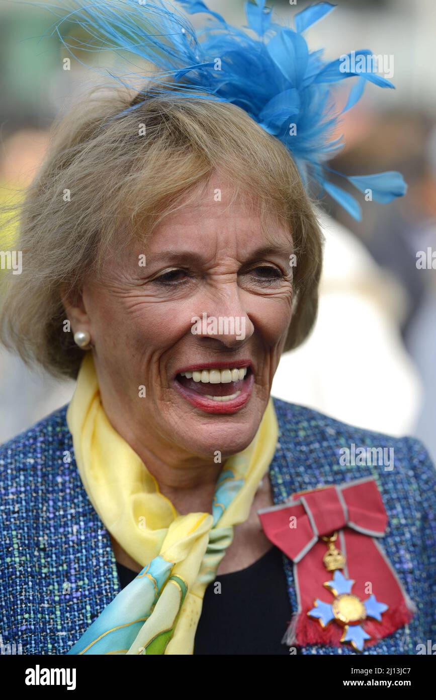Dame Esther Rantzen - journaliste et présentatrice à la télévision - au service commémoratif de Dame Vera Lynn à l'abbaye de Westminster, le 21st mars 2022 Banque D'Images