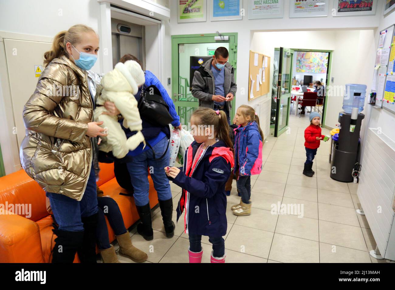 Cracovie. Cracovie. Pologne.aide à la budgétisation des populations au point de collecte et de distribution des réfugiés ukrainiens au Centre communautaire juif Banque D'Images