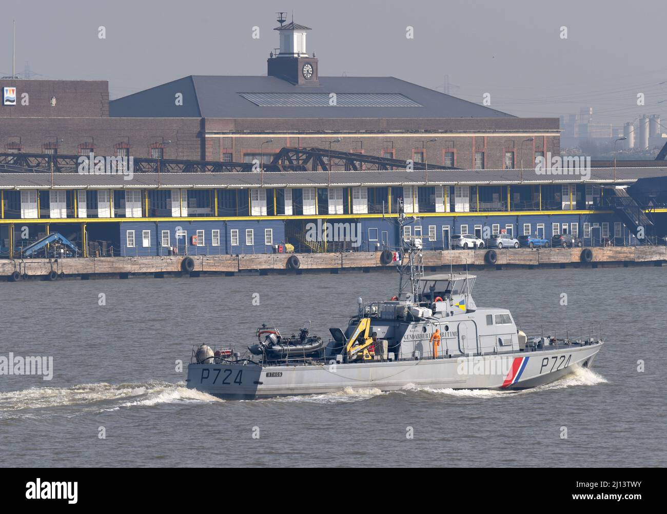 21/03/2022 River Thames Tilbury Royaume-Uni. Au revoir FS Athos! Après avoir séjourné à Londres comme invités du QG de la Marine royale au Président du HMS RNR, le mari français Banque D'Images