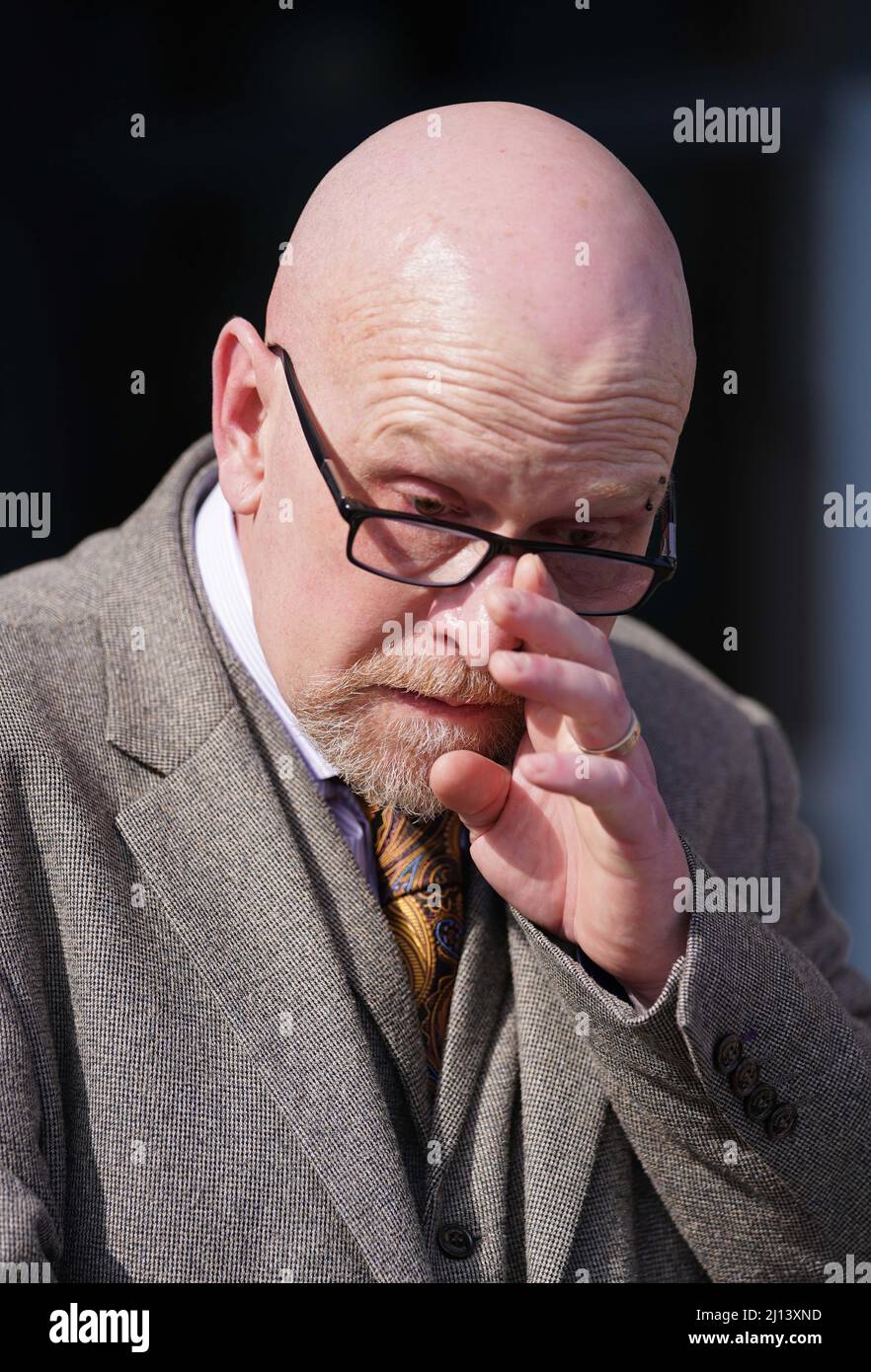 Le père de Corrie McKeague, Martin, devant la cour du coroner de Suffolk, Ipswich, Suffolk, pour l'enquête sur sa mort, Corrie a disparu lors d'une soirée à Bury St Edmunds en 2016. Date de la photo: Mardi 22 mars 2022. Banque D'Images