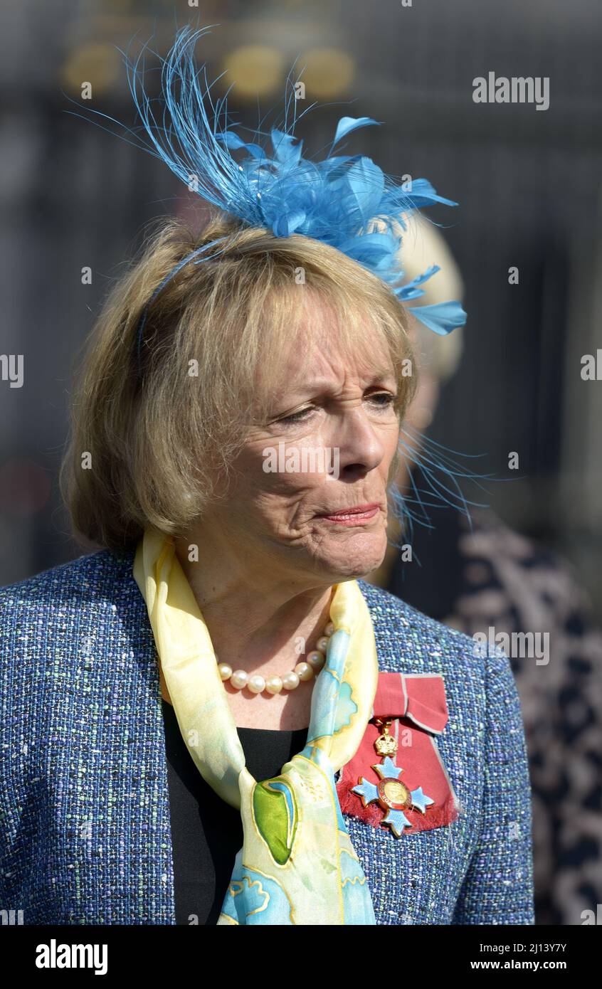 Dame Esther Rantzen - journaliste et présentatrice à la télévision - au service commémoratif de Dame Vera Lynn à l'abbaye de Westminster, le 21st mars 2022 Banque D'Images