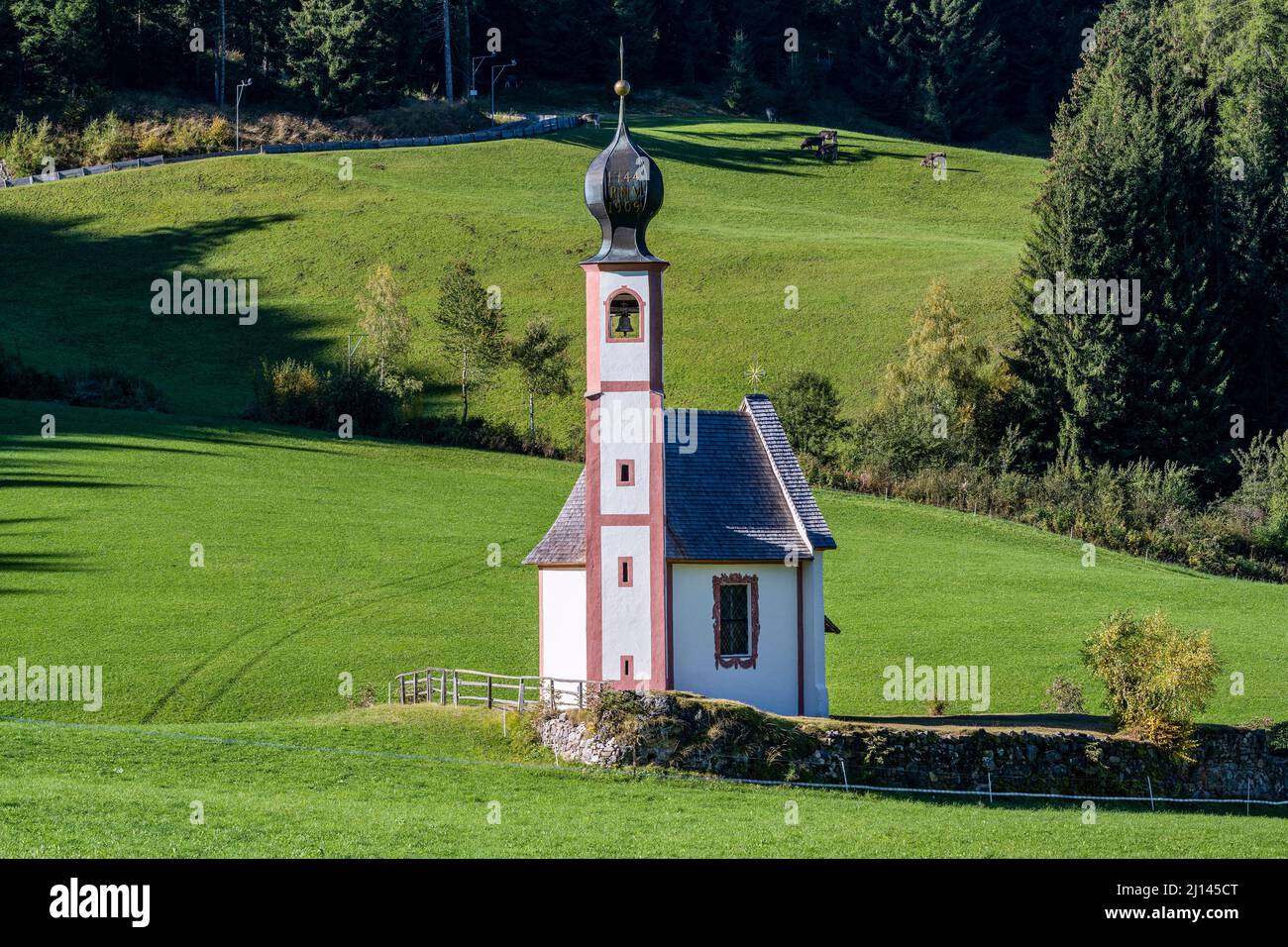 Église Saint-Jean à Ranui, vallée de Funes, Tyrol du Sud, Italie Banque D'Images