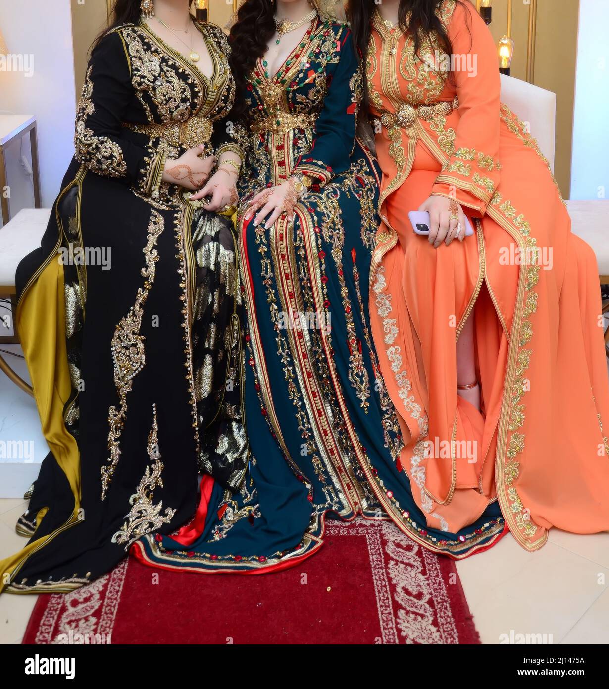 Les femmes marocaines portent le caftan marocain Photo Stock Alamy