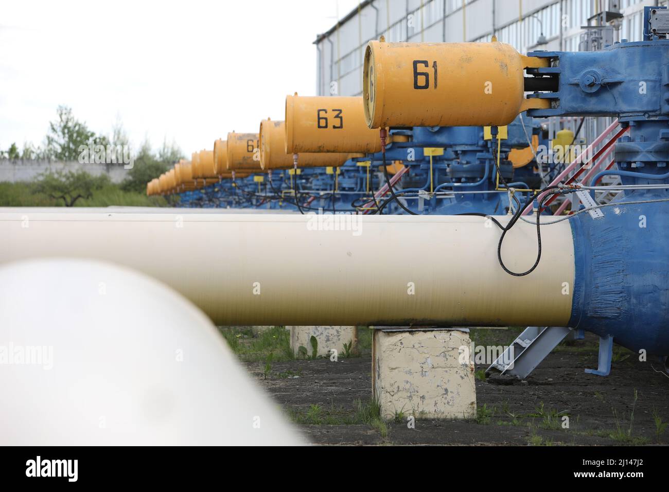 Système de transport de gaz. Station de pompage pour gaz. Station de remplissage et réservoirs de gaz. Le transport dans le monde entier. Secteur du pétrole et du gaz. turbin Banque D'Images