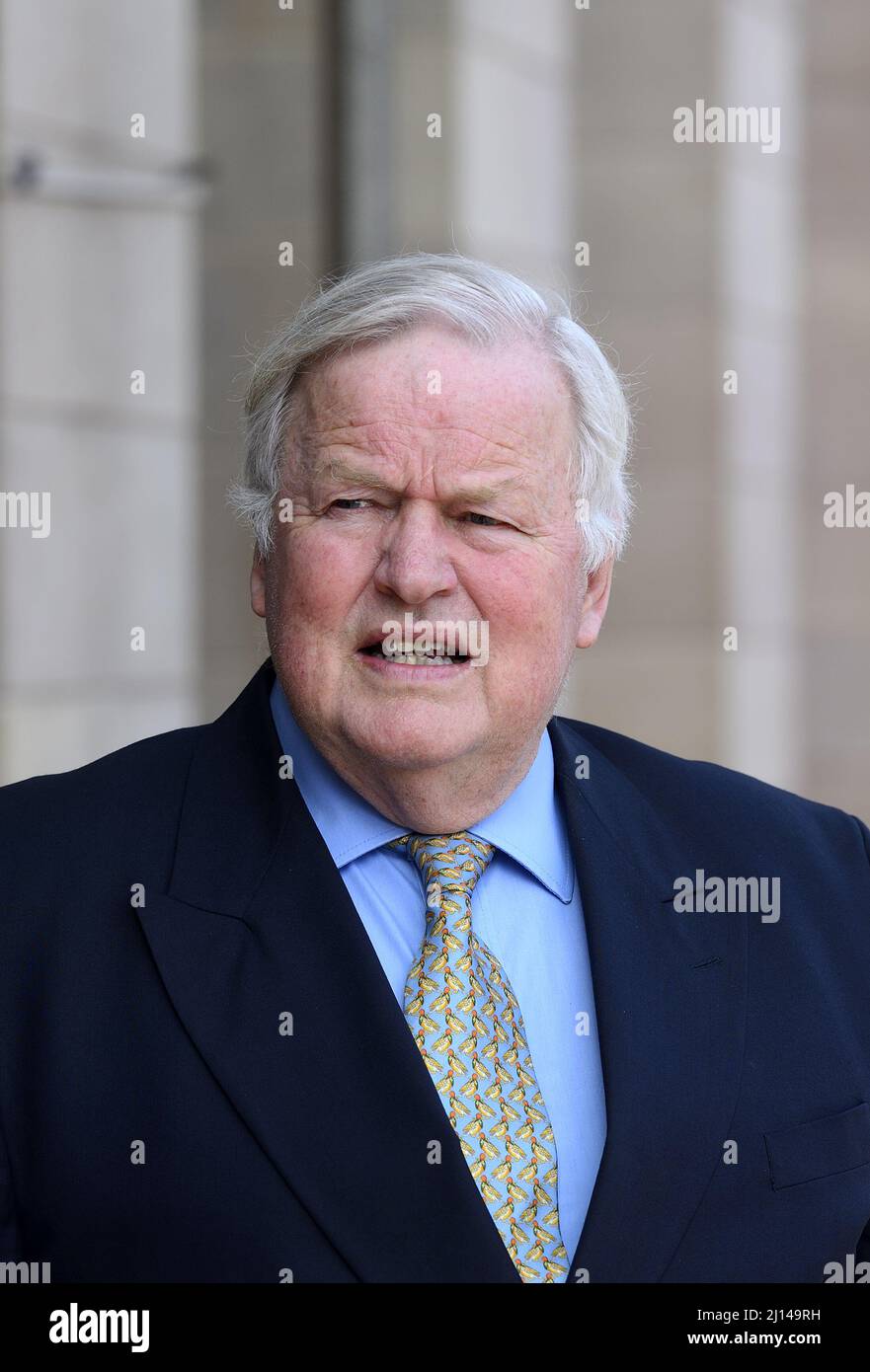 Colonel Bob Stewart DSO député à l'extérieur de Portcullis House, Westminster, Londres Banque D'Images