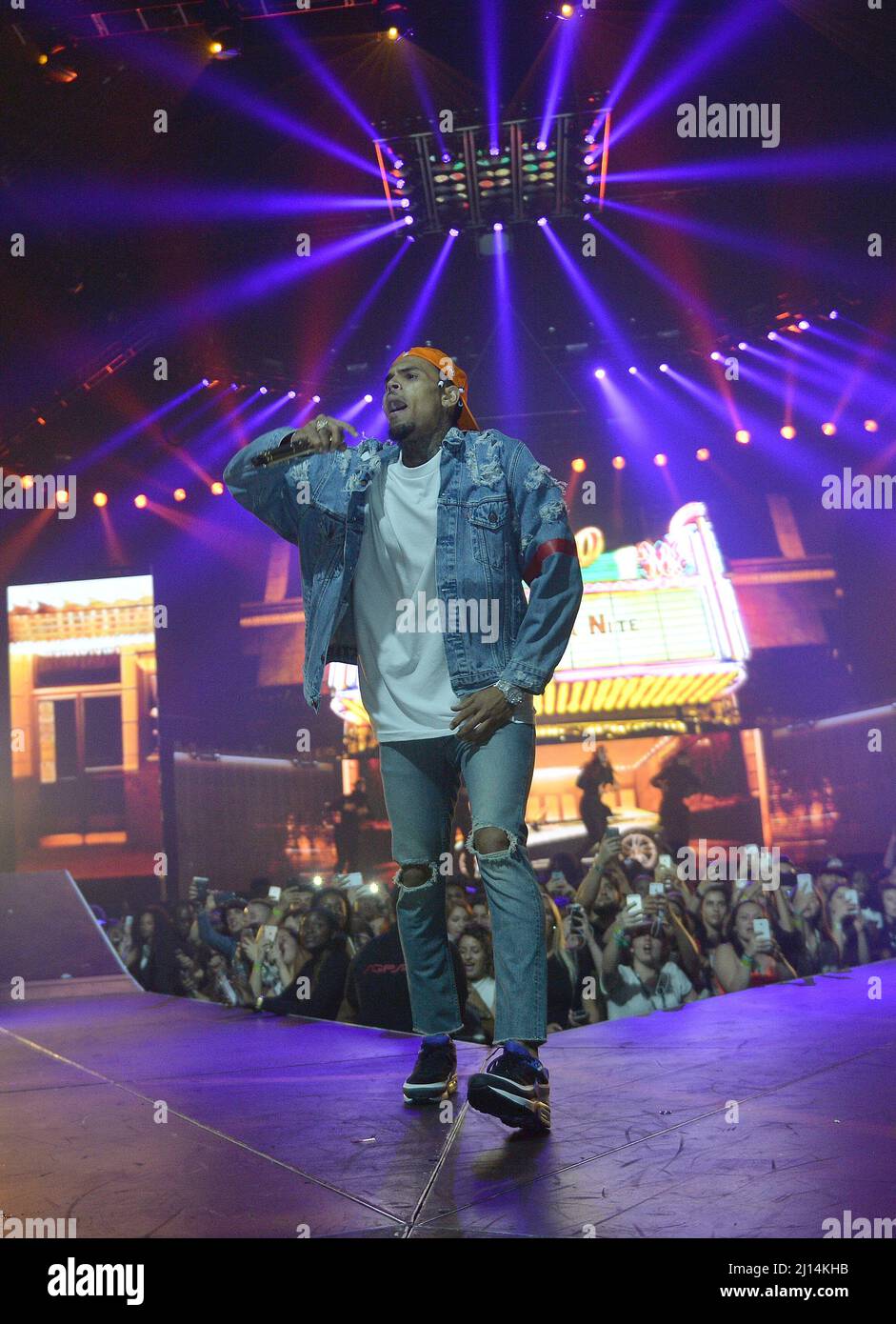 Place De Concert Chris Brown Chris Brown, chanteur américain, se produit à l'AccorHotels Arena de Paris  Photo Stock - Alamy