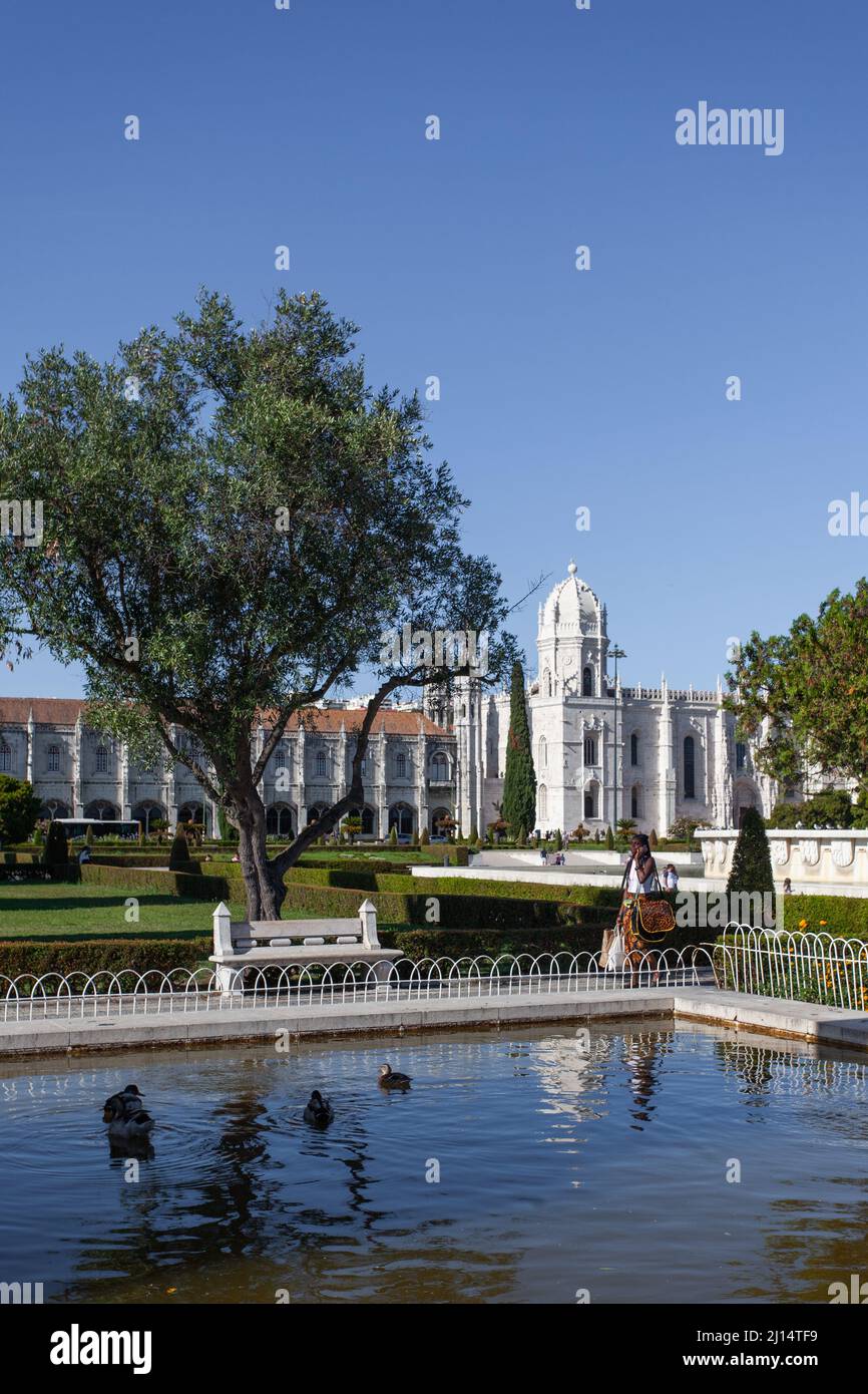 Jardim da Praça do Império, Praça do Império Garden et Mosteiro dos Jeronimos, le monastère de Belém, Lisbonne, Portugal Banque D'Images