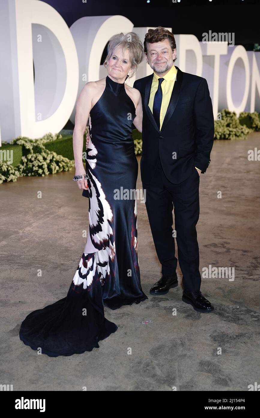 Lorraine Ashbourne et son partenaire Andy Serkis arrivent pour le premier mondial de la série deux du drame de l'époque Netflix Bridgerton, à Tate Modern, Londres. Date de la photo: Mardi 22 mars 2022. Banque D'Images