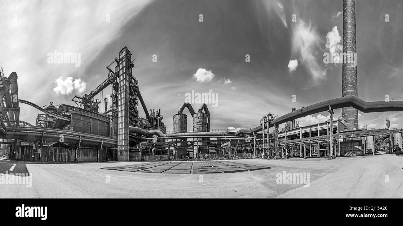 Usine de haut-fourneaux désutilisée à Duisburg, Ruhr zone industrie ruines Banque D'Images