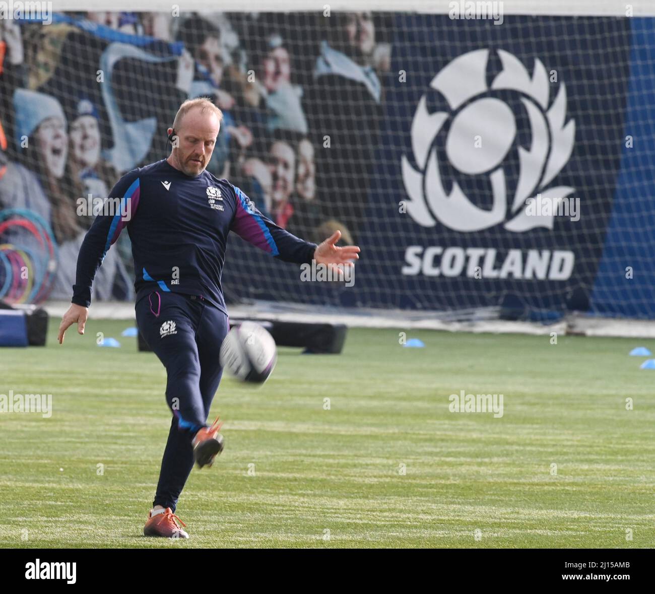 Oriam Sports Center Edinburgh.Scotland.UK. 22nd mars 22 .session d'entraînement de l'Écosse pour le match de rugby des six Nations de TikTok contre l'Angleterre . Entraîneur principal d'Écosse Bryan Easson crédit: eric mccowat/Alay Live News Banque D'Images