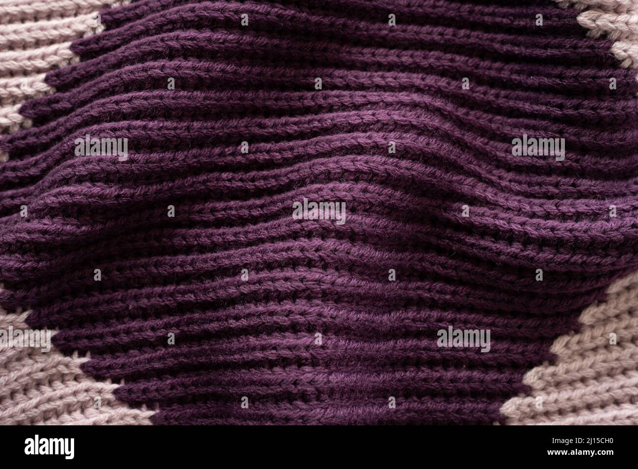 Arrière-plan en maille de laine mauve avec détail foulard Banque D'Images